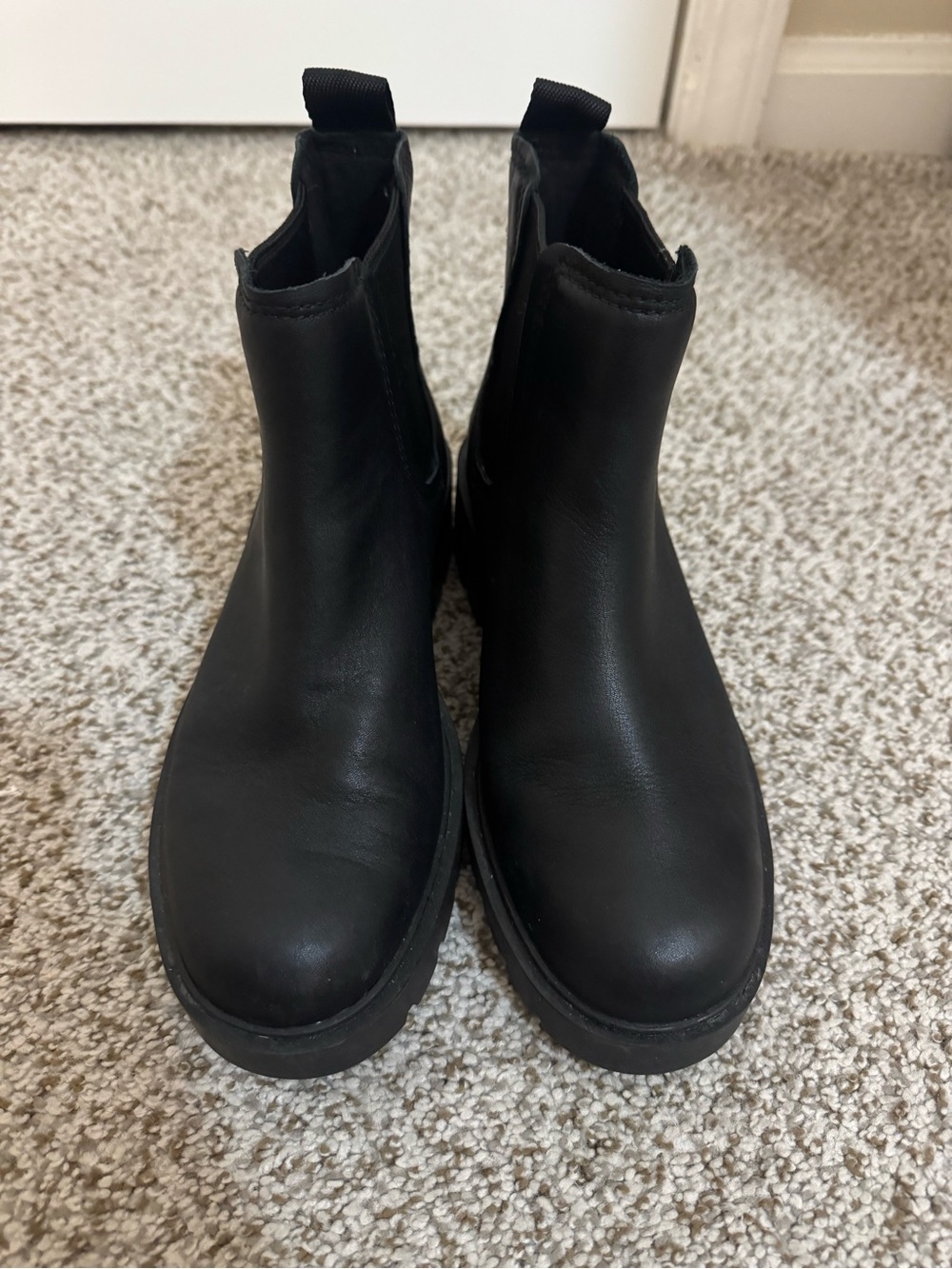 EUC UGG Women’s black leather Markstrum booties